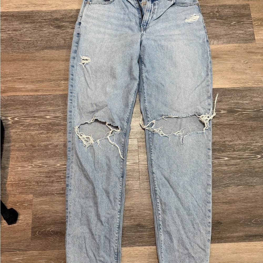 American Eagle Outfitters Light Blue Distressed Boyfriend Jeans